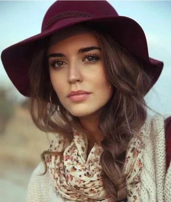 今年秋冬最chic！原來短發(fā)和帽子這么配?。? border=