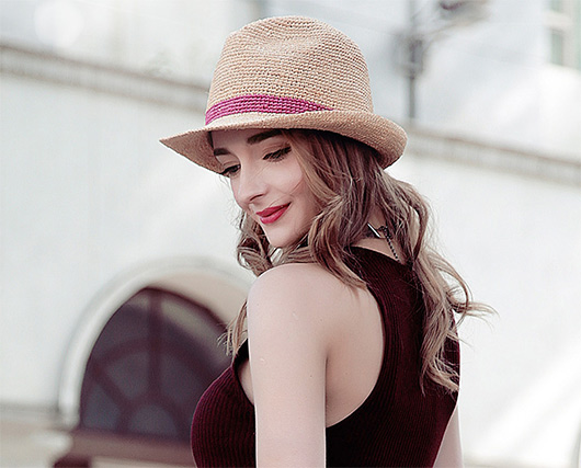 這個夏天草帽才是時尚的主角喲！
